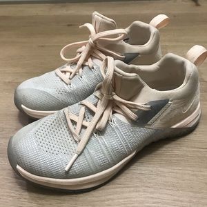 Nike Womens Metcon Flyknit 3 Running Shoes Bq8797-001 Silver/Guava